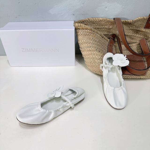 高品质出厂 ！小众潮牌代购级Zimmermann 2024 ss 秋冬芭蕾鞋套码玛丽珍奶奶鞋！ Zimmermann芭蕾平底 芭蕾、花朵、舒适这三大元素齐全，同