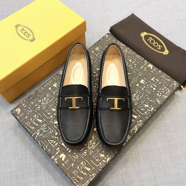 Tods 经典豆豆鞋女鞋 官网同步 鞋面牛皮粒纹水染牛皮里 上脚舒适 高端细节做工。 黑色，尺码35-40。。。