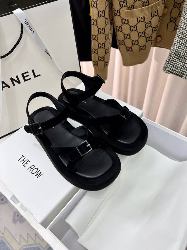 THE ROW 新款厚底沙滩凉鞋 INS上超火的搭配单品，极简的潮流设计 鞋面：牛皮 羊京 内里：羊皮 全羊绒包水台 上脚超舒适 鞋底：原版开模橡大胶底，鞋底厚