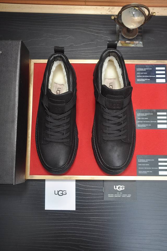 UGG 全羊毛内里 顶级高端品质皮毛一体保暖雪地靴来自澳洲温暖奢侈品牌男鞋，UGG-5877官网同步、采用进口牛皮制作，精心缝制而成..进口橡胶发泡大底 舒适、