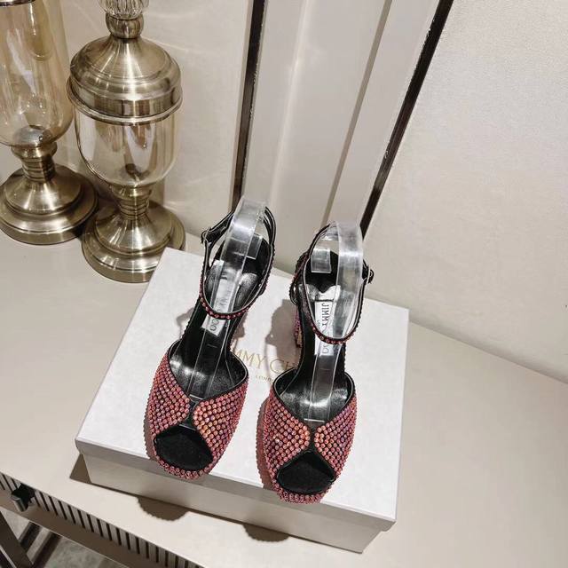 jimmychoo最新款、顶级品质、奢华高贵典雅珍珠凉鞋美出天际、羊筋面料 烫钻系列小羊皮内里、A级真皮大底、 跟高11cm水台2cm 码数35-39 定制 3