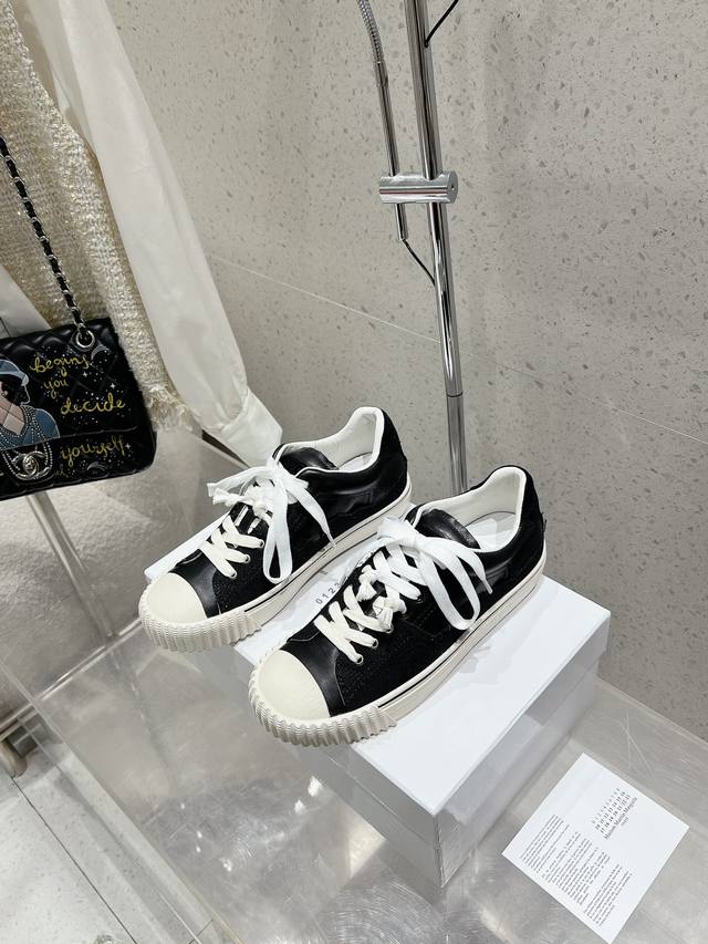 MaisonMargiela MM6 马吉拉 破旧风德训鞋 休闲运动鞋 原版购入开发 做货 鬼才设计师品牌，一个轻奢品牌 这一款德国训练鞋延续了经典的T形真皮拼