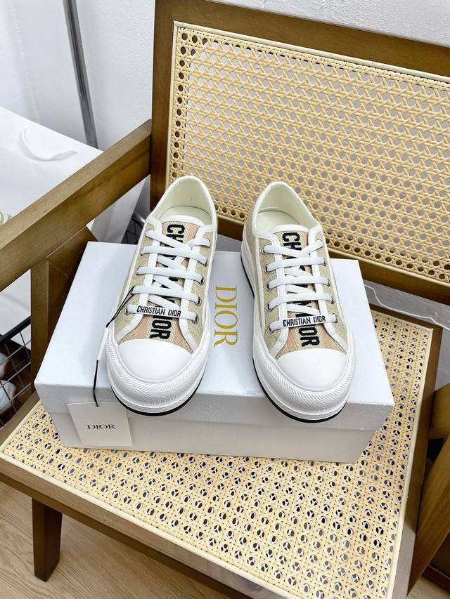 Dior 2024迪奥Walk‘n系列 厚底流须帆布鞋 休闲运动鞋这款 Walk’n‘Dior 厚底运动鞋是一款时尚单品，提升该系列的格调。Oblique 印花