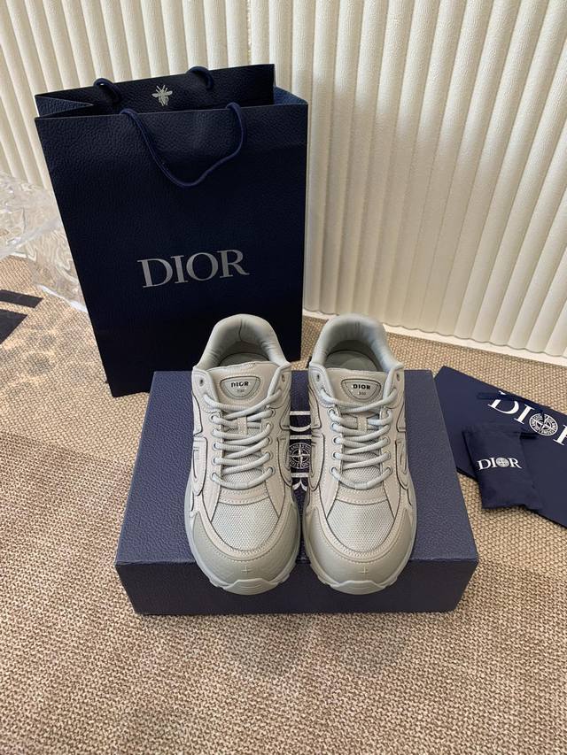 Dior迪奥x石头岛Stone Island 联名款B30系列 休闲 运动鞋 老爹鞋 顶级版本做货 这次精彩的合作堪称一场别开生面的对话，展现了非凡的创意。金琼