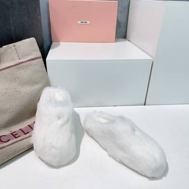 顶级品质miu miu24ss秋冬新款金币包头羊羔毛拖穆勒半拖鞋！保暖舒适百搭！ 鞋面采用牛反绒 兔毛 内里垫脚羊毛 原版开模橡胶大底 码数:35-40 40定
