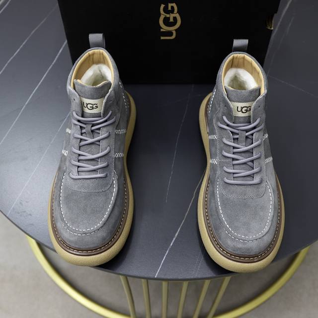 澳洲进口加厚羊毛 品牌：UGG正品代购 尺码：38-44 等级： 官网1:1 材料： 头层真皮防水防冻鞋面 真毛内里 原版防滑 柔软 耐磨大底 款式类别：男士休