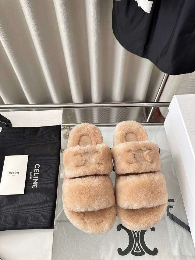 FUR SLIDES羊毛露趾拖鞋｜原版购入代购级别 裸粉色 100%羊毛皮革面料 羊毛 皮革衬里 鞋面饰有凯旋门皮革贴饰 纹理橡胶鞋底 SIZE：35-39 4