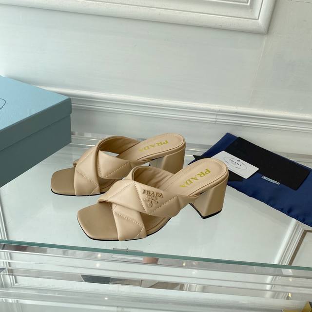 出 真皮大底 顶级包装配套最高版本 PRADA 222普拉达春夏新品， 顶级版本 实力来袭！Prada Glow限时店22版官方新升级，真皮底凉鞋，全国独家首发