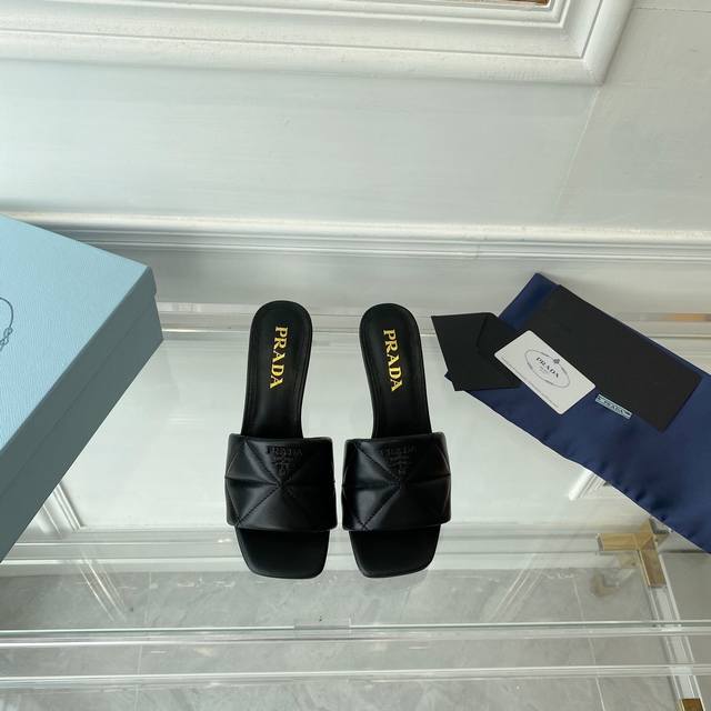 出 顶级包装配套最高版本 PRADA 222普拉达春夏新品， 顶级版本 实力来袭！Prada Glow限时店22版官方新升级，真皮底凉鞋，全国独家首发！ 众大伽