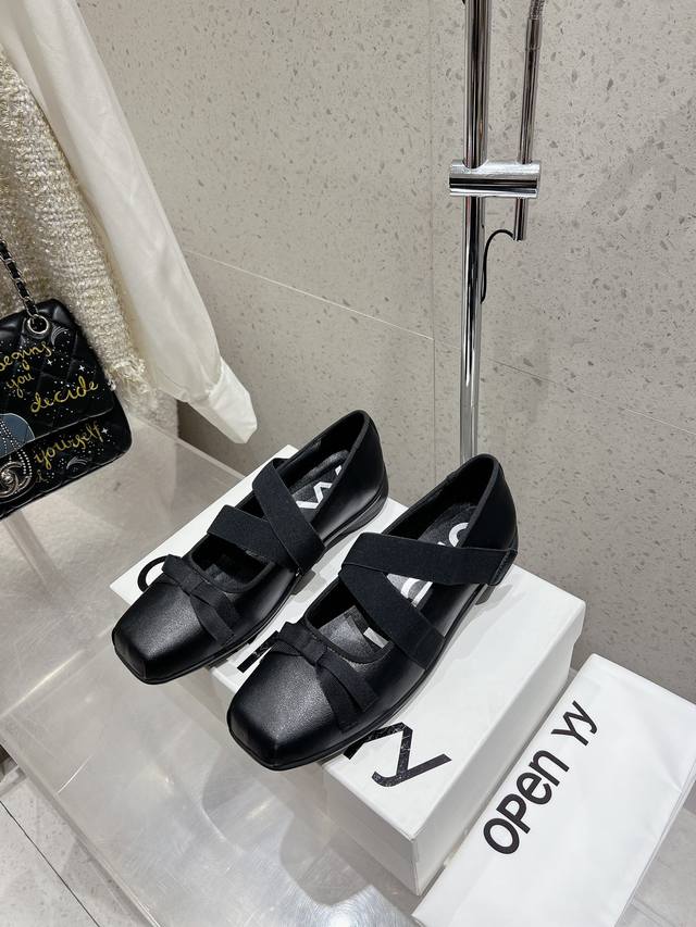 顶级版 Open YY 24ss 秋冬新款 韩国 复古 芭蕾鞋 可以diy出任何你想要的风格，去搭配同款风格的鞋子！ 材质：进口牛皮 内里：羊里 大底：纯天然橡