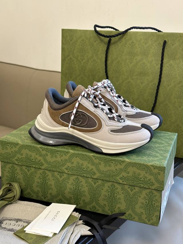 顶级品质 Gucci fw23 new arrival～ gucci run 情侣款跑鞋新品 鞋型的线条感以及不同材质和颜色的配搭，简直可以登上年度跑鞋top3