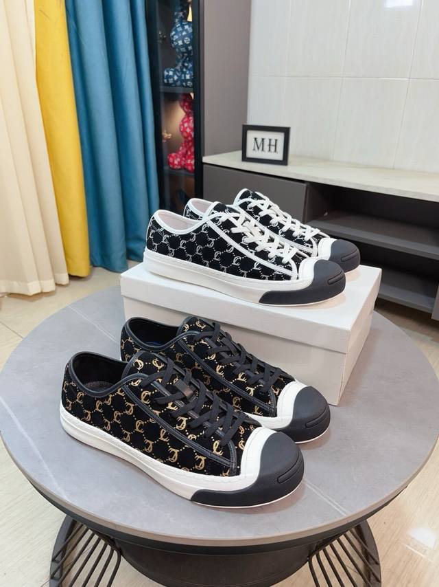 出厂价 GUCCI 新款上市，上图必卖 顶级奢侈品牌，最新時尚休闲男鞋，潮流百搭之款，轻松运动风，鞋面意大利进口牛皮真皮内里 加超精细做工。原版个性时尚半气垫增