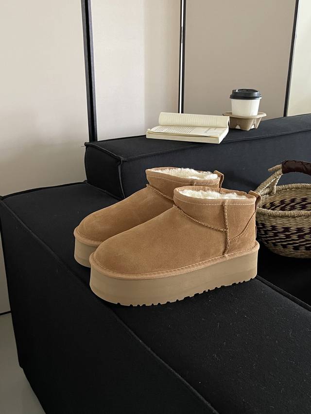 工厂价 UGG mini五厘米周冬雨同款 顶级版本 主推秋冬新款 休闲经典迷你短靴舒适短筒靴 采用牛绒+羊毛 尺码: 35-40