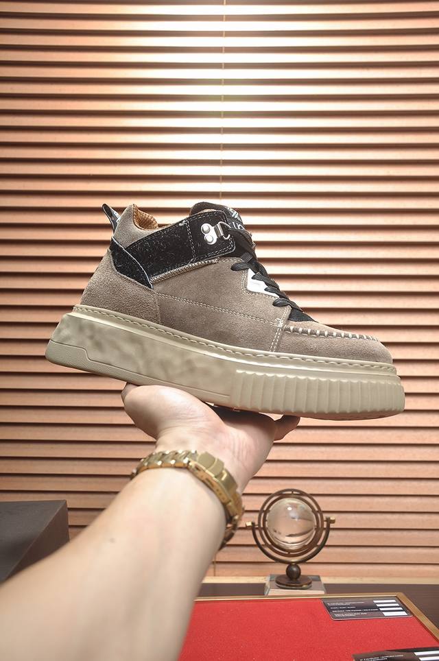 UGG 全羊毛内里 顶级高端品质皮毛一体保暖雪地靴来自澳洲温暖奢侈品牌男鞋，UGG-5877官网同步、采用进口牛皮制作，精心缝制而成..进口橡胶发泡大底 舒适、