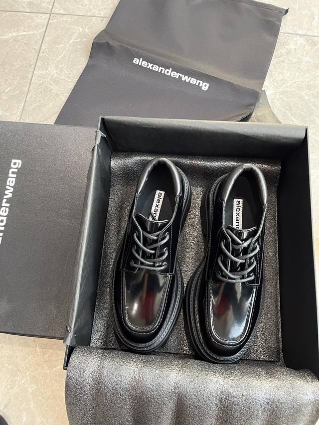 出乐福鞋 Alexander Wang aw carter亚历山大王防水台松糕厚底乐福鞋 系带马丁靴短靴 大王这双厚底乐福鞋好绝绝对是腿精必备神器。显高显瘦 亮