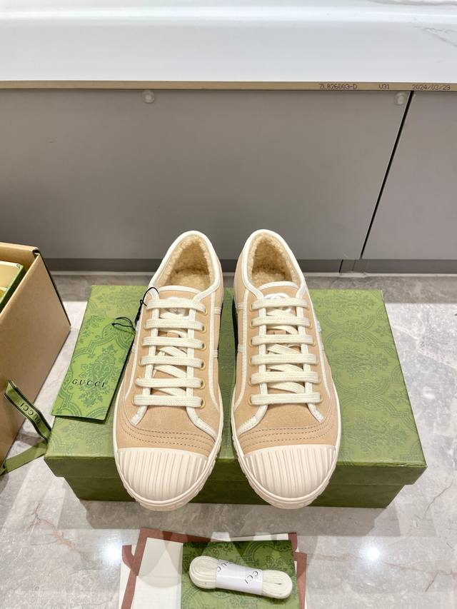 出 Gucci古驰冬季限量系列新款毛毛鞋 、全真羊羔毛 、TPU薄软大底35-40