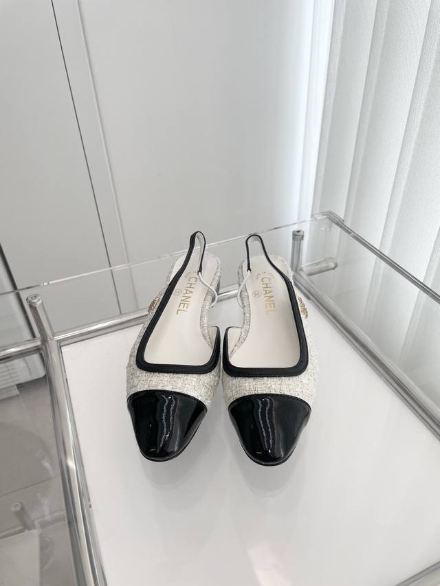 小香2024夏季新品 ～～～小香新款凉鞋！同原版1：1复制！非市场普通版本。 面料：织物or漆皮 内里：羊皮 跟高：1.8cm 大底：意大利皮底 码数：35-3