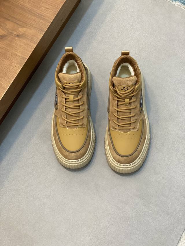 UGG P: Size：39-44 UGG系带厚底运动男鞋. 时尚感十足 休闲百搭 磨砂鞋面高级又不显老气 鞋面防水防油污时尚好打理 内里羊皮毛一体 舒适保暖