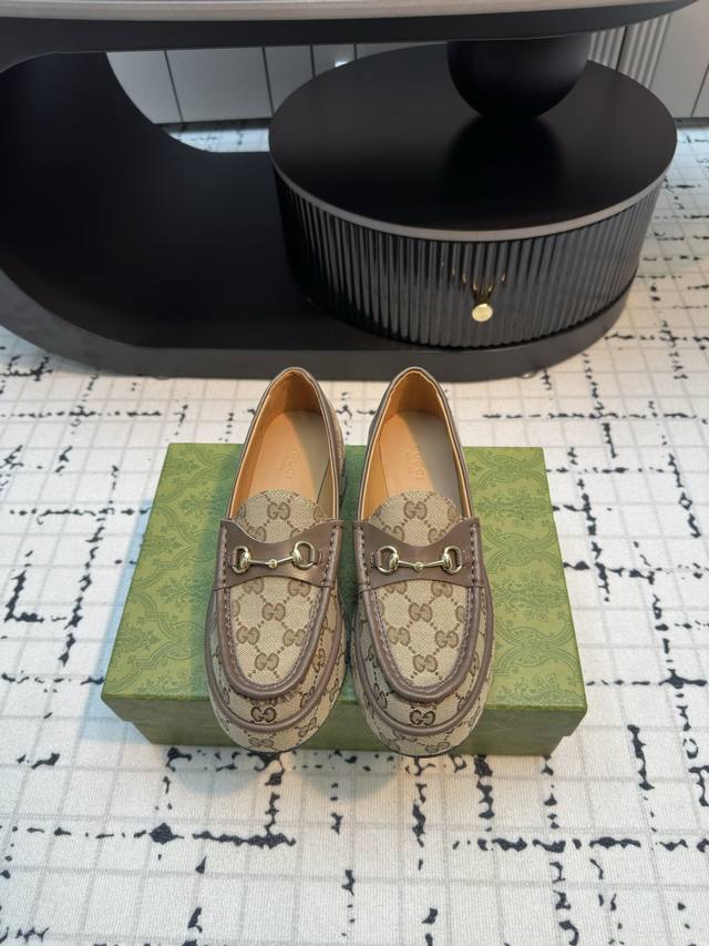 GUCCI 2024春夏新款走秀款 经典轮回复古松糕厚底马衔扣走秀款乐福鞋 百搭经典 辨识度高 原版定制小牛皮 帆布 内里水染羊皮 码数：35 40 40定做不