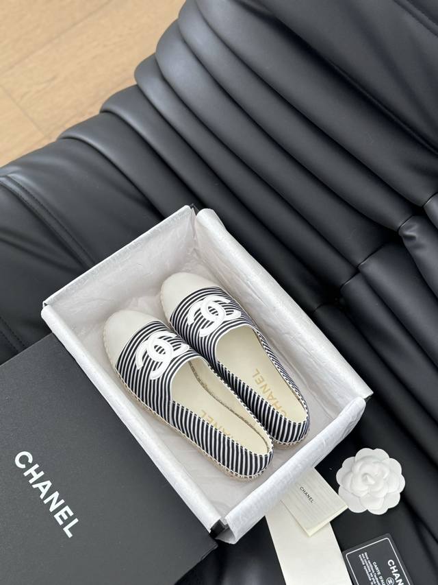 新色上新 新版本Chanel 渔夫鞋 重磅来袭配送全套顶级包装 我家的渔夫鞋质量不多介绍了哈，拿过的都知道！原版定制的鞋面，并且我家的大底是原版半透明大底，不透