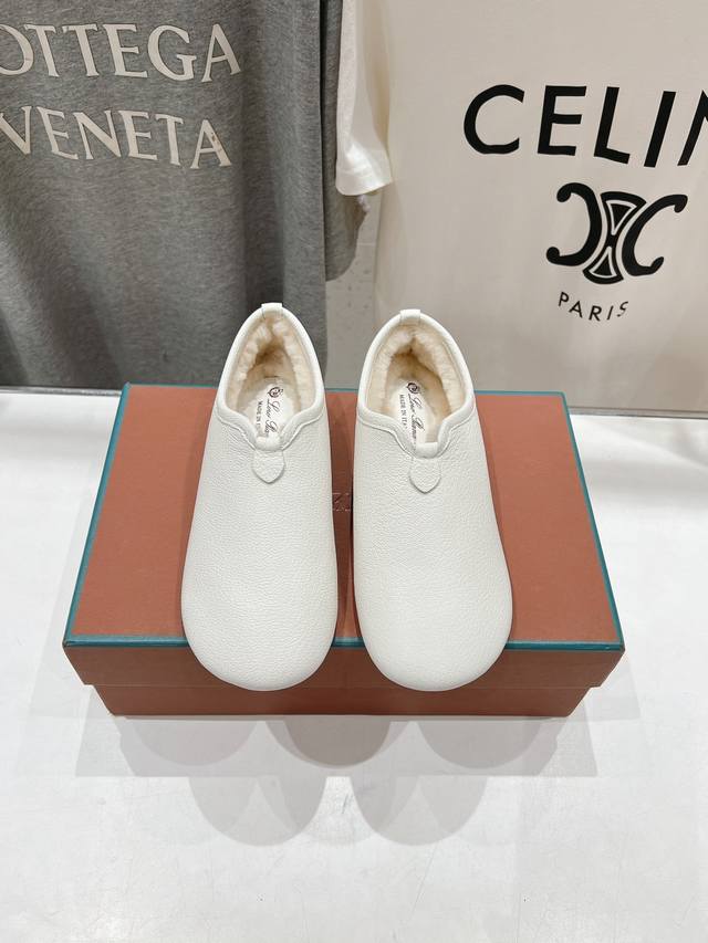 顶级出厂 毛里 Loro Piana* 诺悠雅LP 新款勃肯平底鞋休闲鞋，脚感超级舒适 一天可以暴走两万步的鞋子 超级百搭款！ 超级轻便的平底鞋～兼具时尚与舒适
