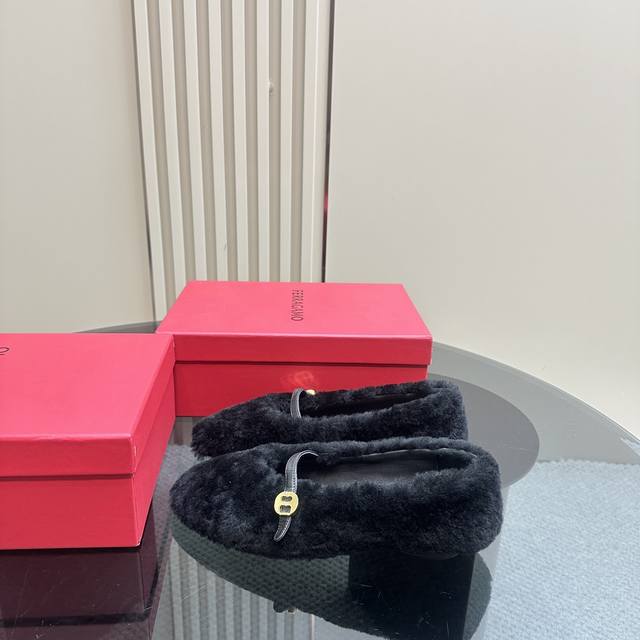 FERRAGAMO 24 菲拉格慕芭蕾舞平底鞋FAM今期高频曝光的芭蕾舞鞋！人对FAM刮目相看加上各路明星博主着用之所以能在众多芭蕾舞鞋脱颖而出 更加适合日常着