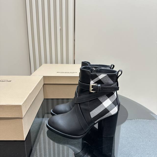 顶级版本 BURBERR*BBR 出自设计师Daniel Lee 全24 秋冬 设计依然时髦高街的氛围感不用多介绍自己看上脚即有高级又百搭！ 鞋面：定制进口真小