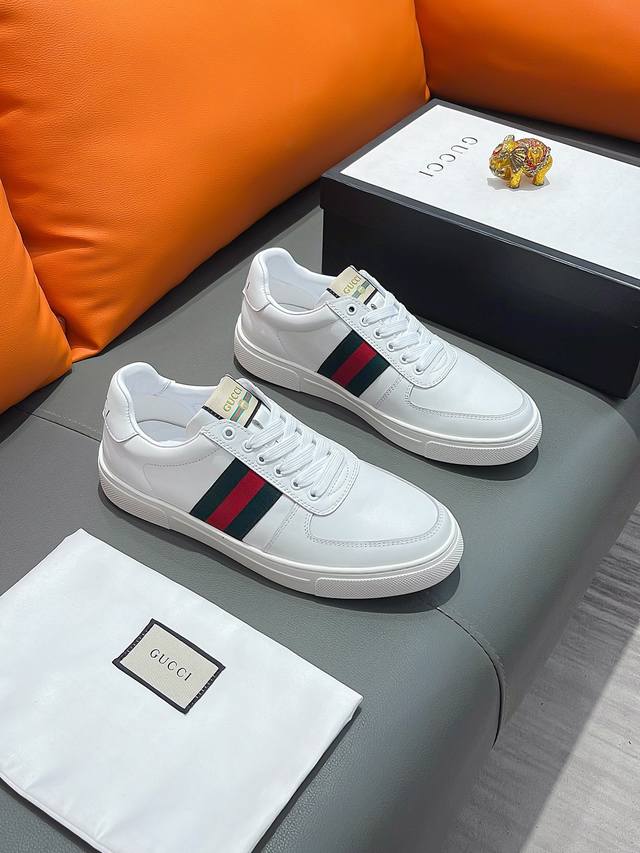 商品名称 Gucci 古驰 正规码数 38-44 休闲鞋 商品材料 精选 牛皮鞋面，柔软羊皮垫脚，原厂特供大底。