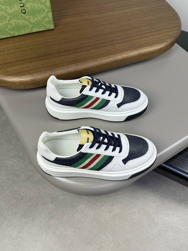 Gucci 古驰 -高端品质 原单 -鞋面 进口纳帕小牛皮、摔纹小牛皮.空压品牌图腾、鞋身品牌织带 -内里 水染牛皮 -大底 超轻Tpu发泡.橡胶；双色成型大底