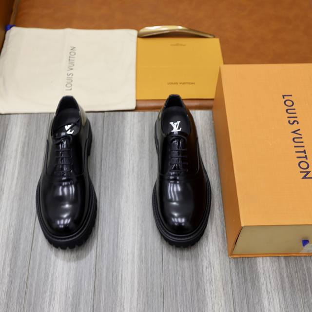 出厂价 顶级原单 品牌 Louis Vuitton Lv.路易威登 材质 原工厂牛皮材料1 1原板大底 舒适牛皮内里 款式类型 休闲炸街皮鞋 等级 专柜品质 顶