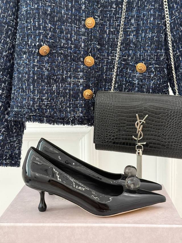 厂价 Jimmy Choo｜吉米周25Wf早春新品 水滴猫跟高跟鞋系列 我们家Jc一如既往品质优越 低调不失华丽 性感又不显张扬说的就是这款 上脚太好看了 鞋型