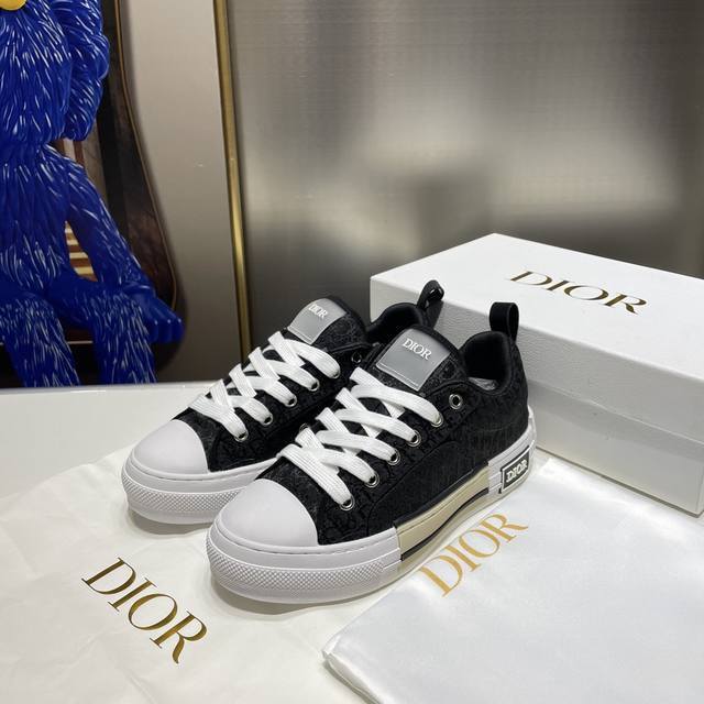 橙子出厂价 Dior 迪奥新款运动鞋 休闲鞋 低帮板鞋 面包鞋 胖丁鞋 情侣款 全身字母刺绣休闲鞋系列，春季走秀爆款，全网力推单品。Walk'n'dior厚底运