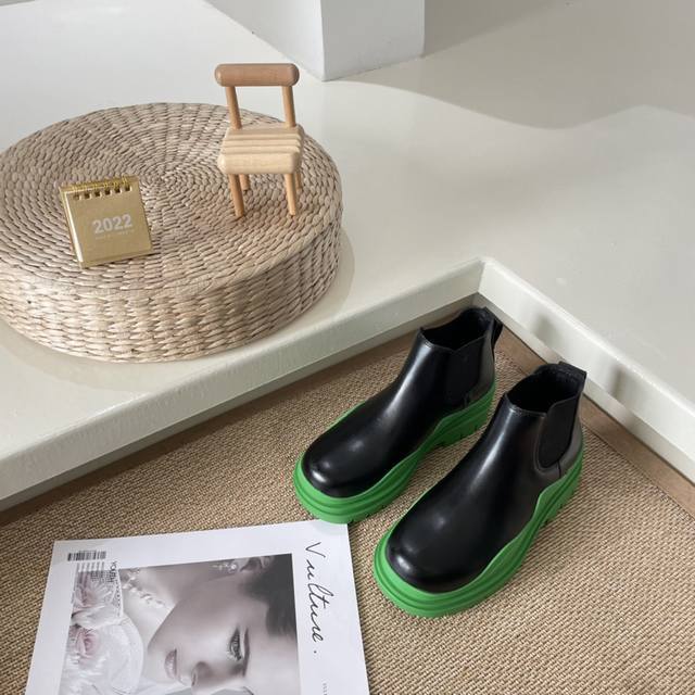 出厂 Bottega Veneta 顶级专柜 官网同步 Bv葆爹天团全系 经典矮筒 中筒靴 真正的经典 永不过时 葆爹穿搭 时尚最前沿 原标 原盒 正确版本 进