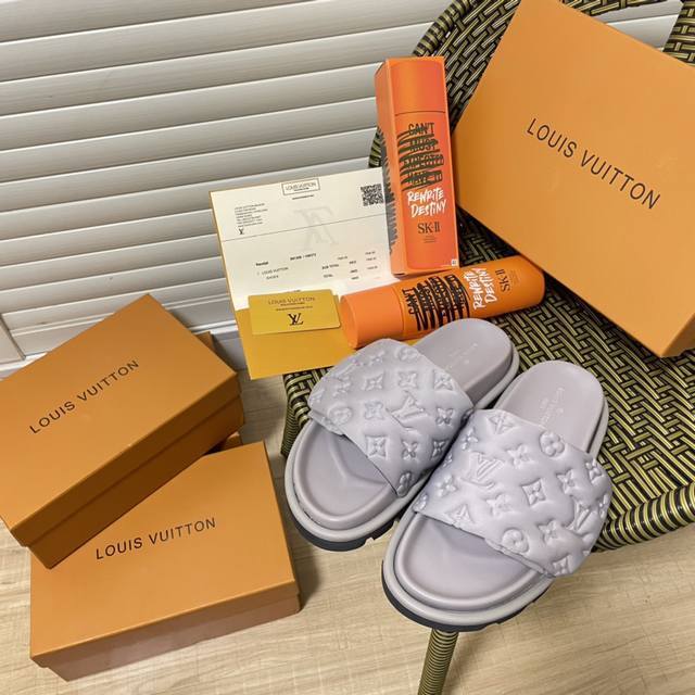 出厂 Louis Vuitton 路易威登专柜 顶级首发 八色发售 Lv印花魔术贴拖鞋 官网同步 时尚穿搭 明星同款 原标 原盒 正确版本 定制印花鞋面 内里真