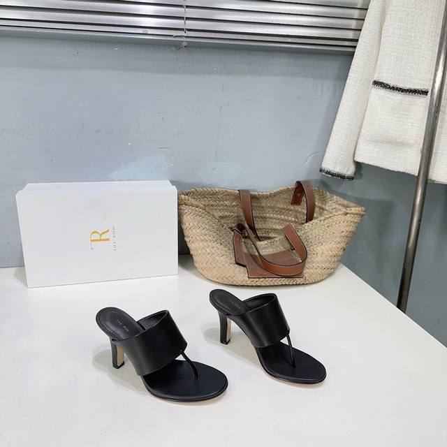 高品质出厂 ！小众潮牌The Row 25夏季新款小众极简真皮夹趾凉鞋平底、高跟人字拖鞋！ 原单品质版，购入Zp一致做货，整双鞋子从皮料、鞋底、格位楦型，都绝对