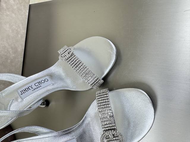 钻扣凉鞋 水滴跟 凉鞋 25 配饰 系列 Jimmychoo 银色 Collins Store Jimmy Choo 亮片 系列经典之作 最近好多宝宝来到Col