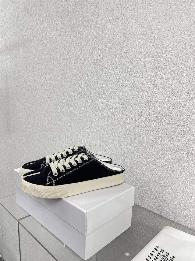 包头拖鞋 分趾运动鞋Maisonmargiela 马吉拉 Mm6 黑色帆布 分趾运动鞋 包头拖火爆来袭！太香了 靓丽多彩少女感扑面而来！ 不容错过的时尚单品 简
