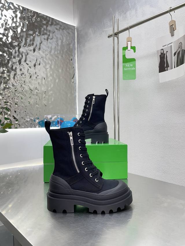 Bottega V 最新马丁靴 情侣款系列 男款10 炫酷黑 男女款 延续品牌标志性的夸张重底设计 开启新一轮的爆款 原版开发 版型到位 鞋头圆润饱满 以偏大版