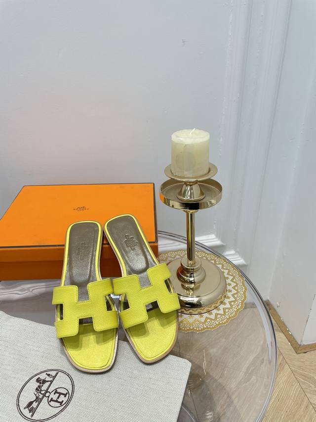 爱马仕 HerméS 经典 工 字拖 高品 原版工艺 柠檬黄蜥蜴纹 款式经典 简约 此款主要对比的就是工艺 品质 爱马仕 HerméS 夏天开始不一样的夏天生活
