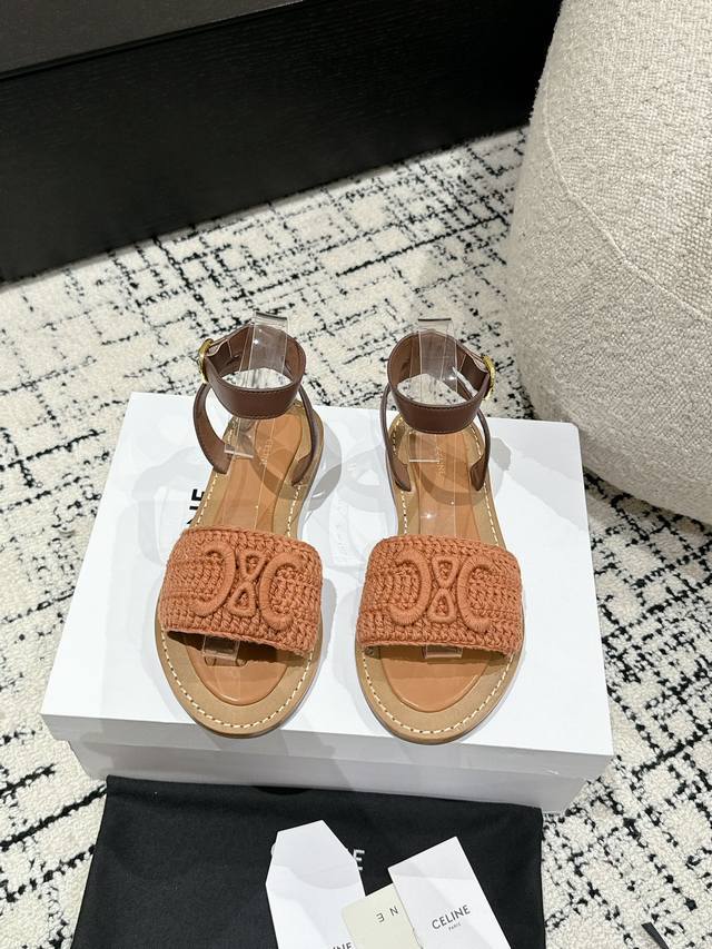 顶级版本 Celine 赛琳 24 春夏最新款复古凯旋门时髦凉鞋 夏天搭配袜子 简直绝绝子了复古的点上带上了满分时髦感颜值 绝原版购入开发 依旧最高输出还原 面