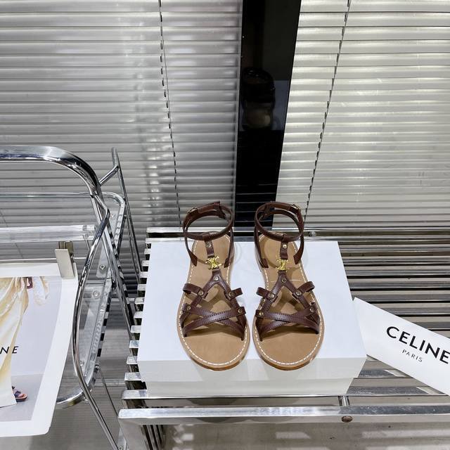 顶级版本 春夏最新赛琳复古时髦罗马凉鞋 New Celine 思琳 凉鞋 各大网红同款的凯旋门凉鞋经典又百搭 种草推荐夏天搭配袜子 简直绝绝子了复古的点上带上了
