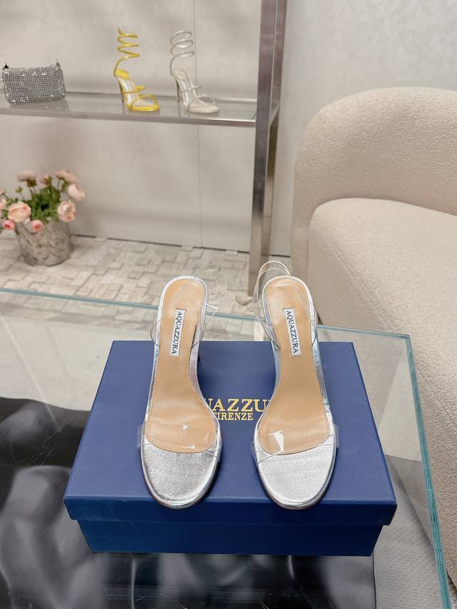Aquazzur* 菠萝早春专柜新品仙女时装鞋系列，大量上新同步官网全系列均可定制龙年主打一个火爆，全网各大网红纷纷开秀，绝美的穿搭系列！ ★★★★★ 鞋面 P