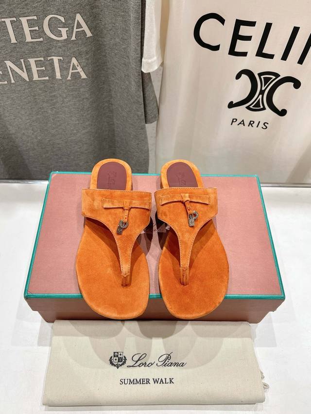 高版本出厂 Loro Piana* Lp 诺悠翩雅2025Ss夏季新款夹脚拖鞋 市场顶级品质 极简高级大方～高级而舒适的气息～ 夏天当然就得美美哒～ 上脚柔软舒