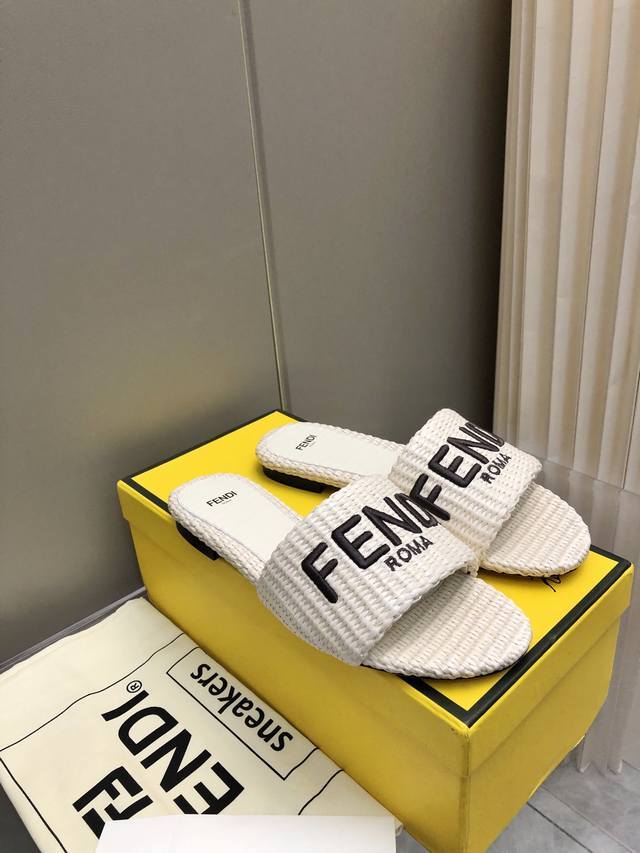 2025- Fendi 芬迪 2025 Fd最新款春夏最新爆款走秀款刺绣Logo拖鞋系列 原版1:1开发，首款带Ff Baguette装饰性搭扣新鲜血液注入加F