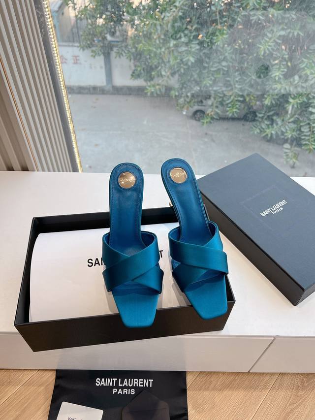 G288顶级品质Saint Laurent 圣罗兰Lee金属钻链条尖头高跟鞋Ysl姐姐的美丽尤物高跟鞋 又是人间圣罗兰 Rose同款的高跟鞋化很好修饰脚型，奢华