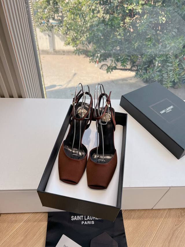 G288顶级品质Saint Laurent 圣罗兰坡跟鱼嘴凉鞋Lee金属钻链条尖头高跟鞋Ysl姐姐的美丽尤物高跟鞋 又是人间圣罗兰 Rose同款的高跟鞋化很好修