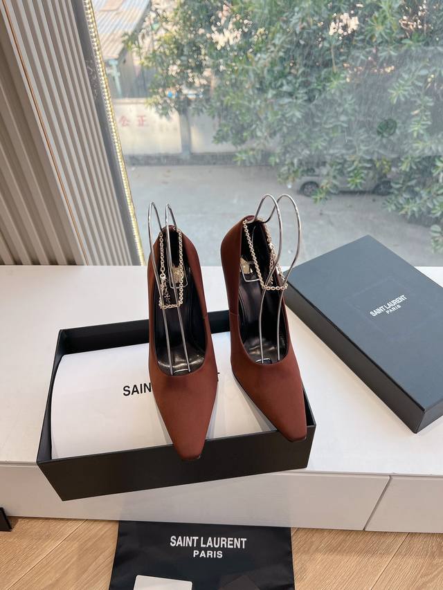 G288顶级品质Saint Laurent 圣罗兰Lee金属钻链条尖头高跟鞋Ysl姐姐的美丽尤物高跟鞋 又是人间圣罗兰 Rose同款的高跟鞋化很好修饰脚型，奢华
