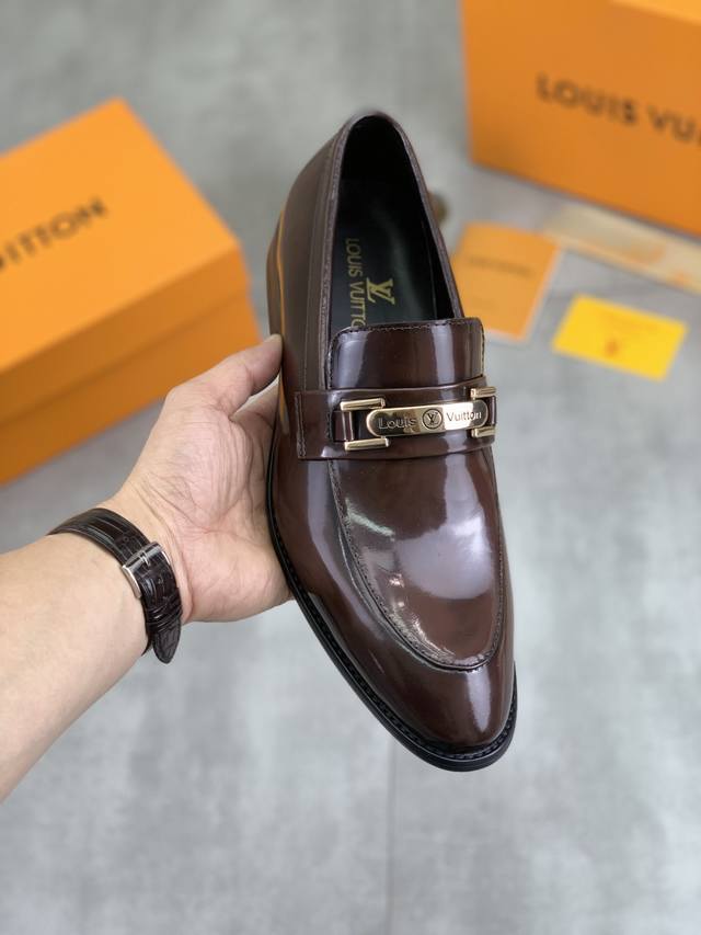 出厂价 Louis Vuitton 新款Lv路易威登 * 顶级版本 Lv经典皮鞋！选用进口原版开边珠小牛皮 高端猪皮内里 原版耐磨橡胶组合大底！高品质精品！颜色