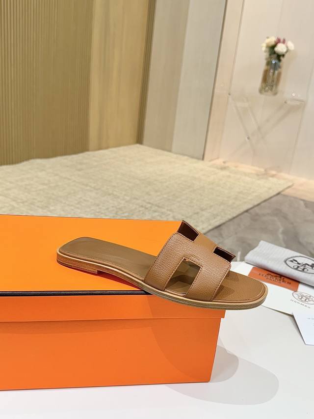 爱马仕Hermes，真皮大底 出厂价 顶级版本！原版开发 鞋面：牛皮 内里垫脚 羊皮 大底：意大利真皮大底 码数：34-43注 34 41 42 43 码定做