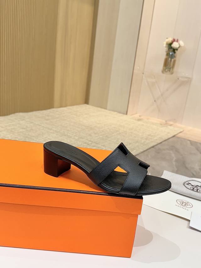 爱马仕Hermes，真皮大底 出厂价 顶级版本！原版开发 鞋面：牛皮 内里垫脚 羊皮 大底：意大利真皮大底 跟高：4.5Cm 码数：34-43注 34 41 4